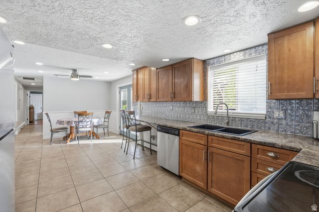1438 N TRINNAMAN LN, Lehi, UT 84043