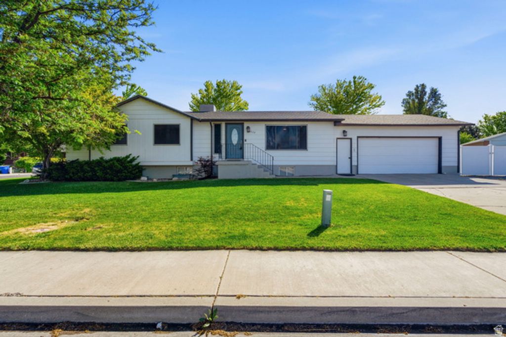 1438 N TRINNAMAN LN, Lehi, UT 84043
