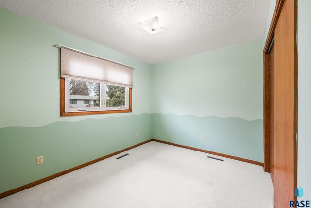 6305 W Westview Rd Road, Sioux Falls, SD 57107