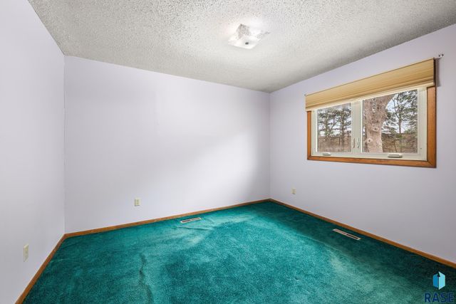 6305 W Westview Rd Road, Sioux Falls, SD 57107