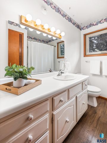 6305 W Westview Rd Road, Sioux Falls, SD 57107