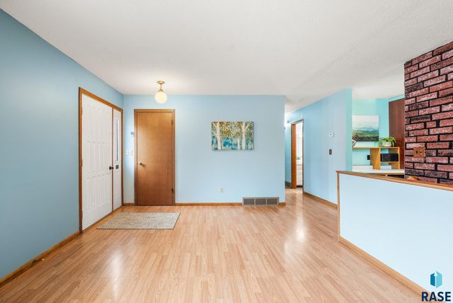 6305 W Westview Rd Road, Sioux Falls, SD 57107