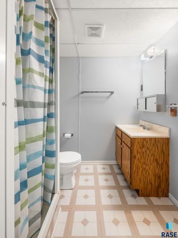 6305 W Westview Rd Road, Sioux Falls, SD 57107