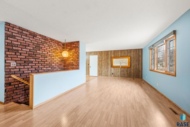 6305 W Westview Rd Road, Sioux Falls, SD 57107