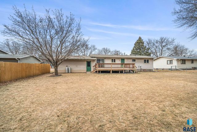 6305 W Westview Rd Road, Sioux Falls, SD 57107