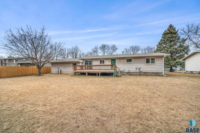 6305 W Westview Rd Road, Sioux Falls, SD 57107