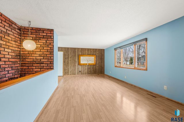 6305 W Westview Rd Road, Sioux Falls, SD 57107