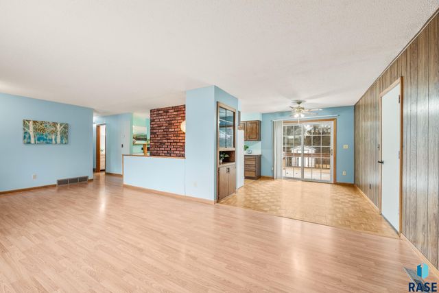 6305 W Westview Rd Road, Sioux Falls, SD 57107