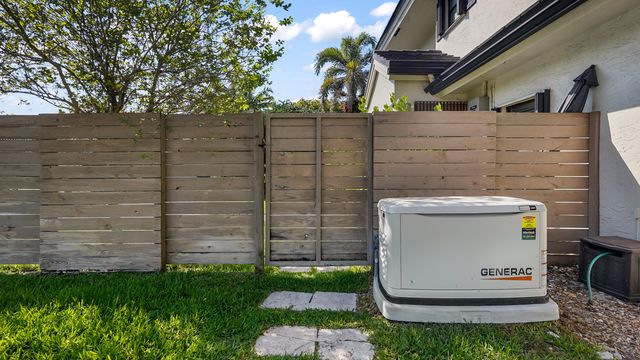 850 SW 87th Lane, Plantation, FL 33324