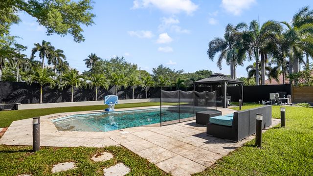 850 SW 87th Lane, Plantation, FL 33324