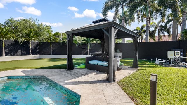 850 SW 87th Lane, Plantation, FL 33324