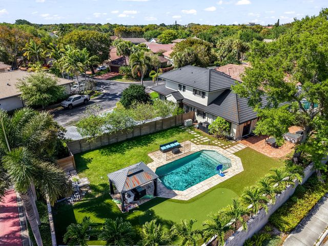 850 SW 87th Lane, Plantation, FL 33324