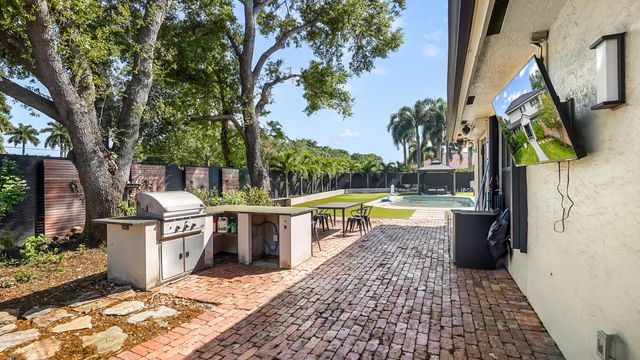 850 SW 87th Lane, Plantation, FL 33324