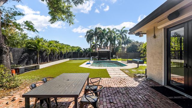 850 SW 87th Lane, Plantation, FL 33324
