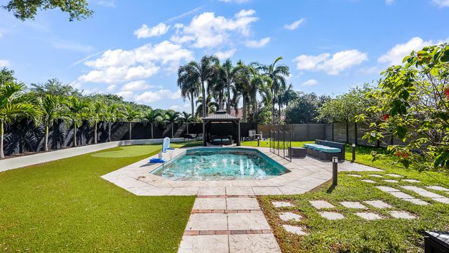 850 SW 87th Lane, Plantation, FL 33324