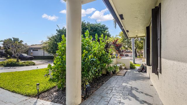 850 SW 87th Lane, Plantation, FL 33324