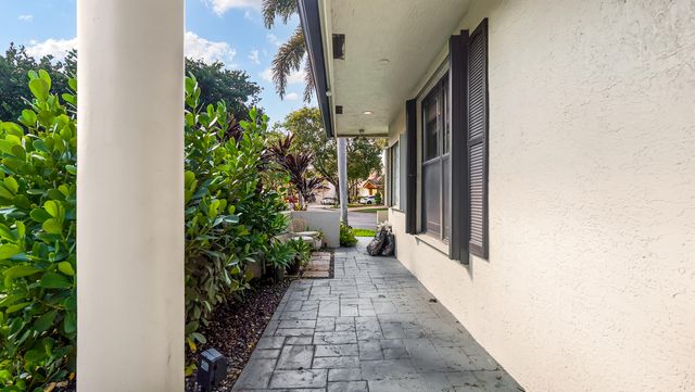 850 SW 87th Lane, Plantation, FL 33324
