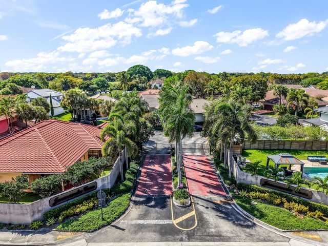 850 SW 87th Lane, Plantation, FL 33324