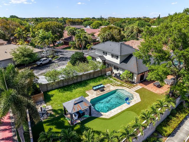 850 SW 87th Lane, Plantation, FL 33324