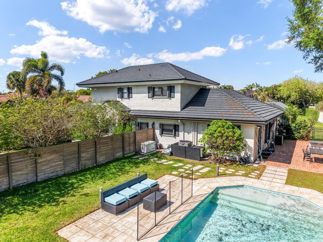 850 SW 87th Lane, Plantation, FL 33324