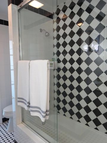 908 SE 10th Street, Deerfield Beach, FL 33441