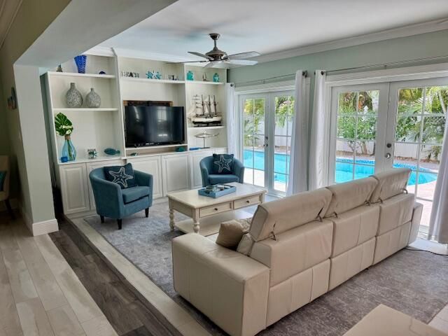 908 SE 10th Street, Deerfield Beach, FL 33441