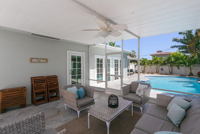 908 SE 10th Street, Deerfield Beach, FL 33441