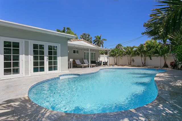 908 SE 10th Street, Deerfield Beach, FL 33441