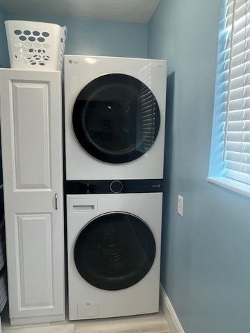 908 SE 10th Street, Deerfield Beach, FL 33441