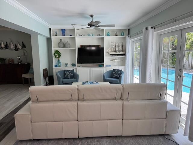 908 SE 10th Street, Deerfield Beach, FL 33441