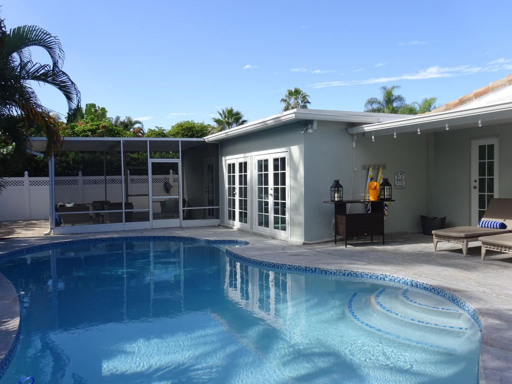 908 SE 10th Street, Deerfield Beach, FL 33441