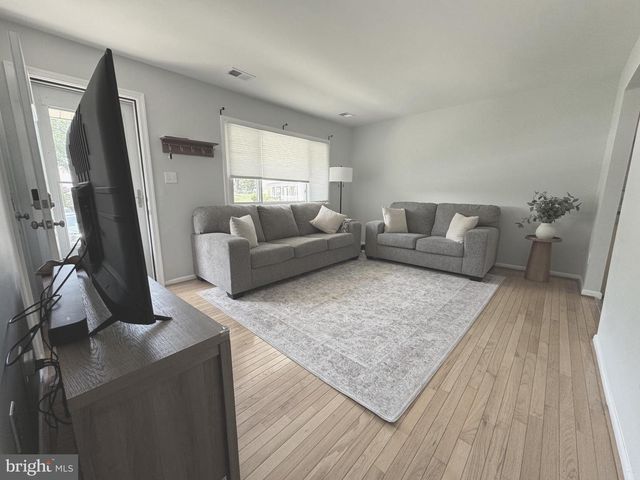 13203 HAMPSHIRE CT, Woodbridge, VA 22193