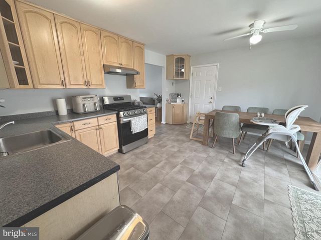 13203 HAMPSHIRE CT, Woodbridge, VA 22193