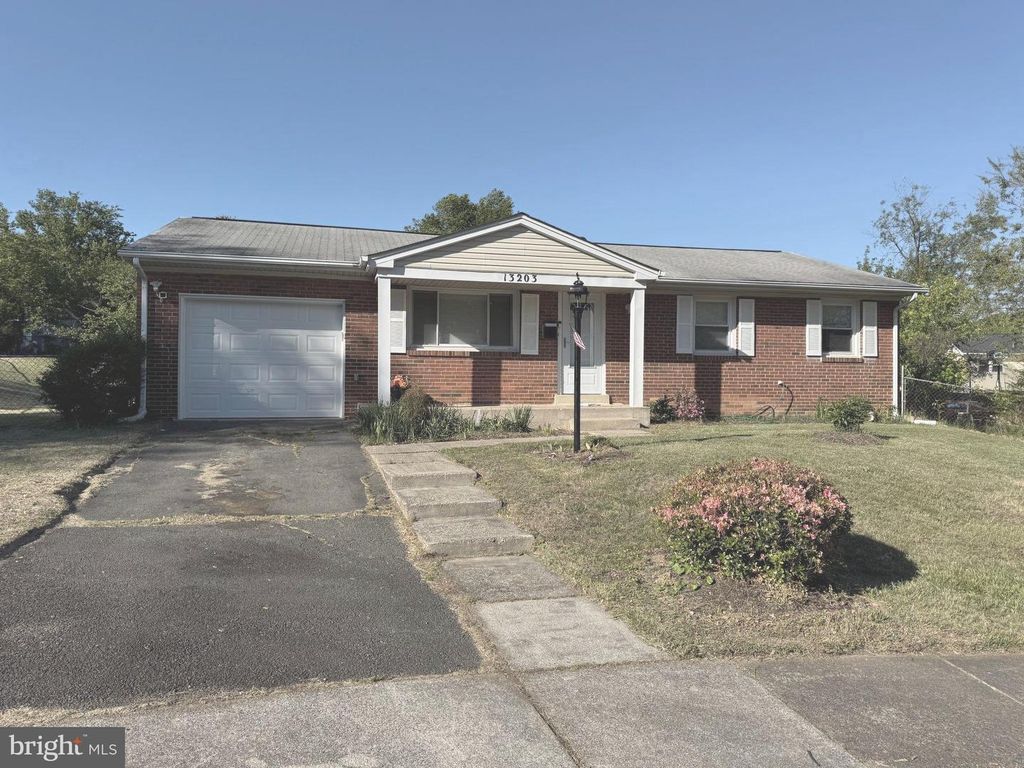 13203 HAMPSHIRE CT, Woodbridge, VA 22193