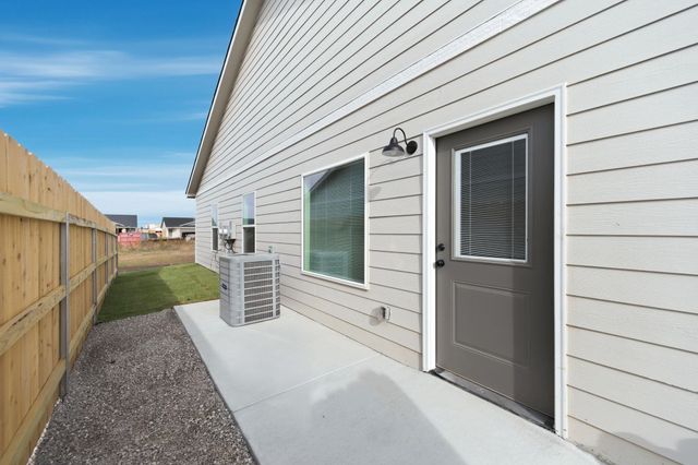 16904 W Kashmir St, Goddard, KS 67052