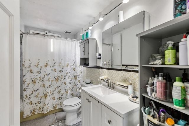 16 Salem St, Lynn, MA 01905