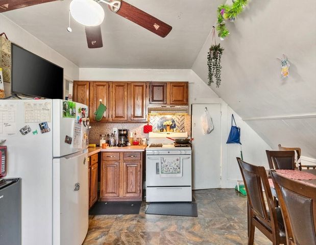 16 Salem St, Lynn, MA 01905