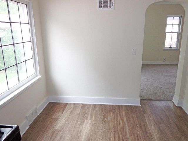 1617 S 88th STREET, West Allis, WI 53214