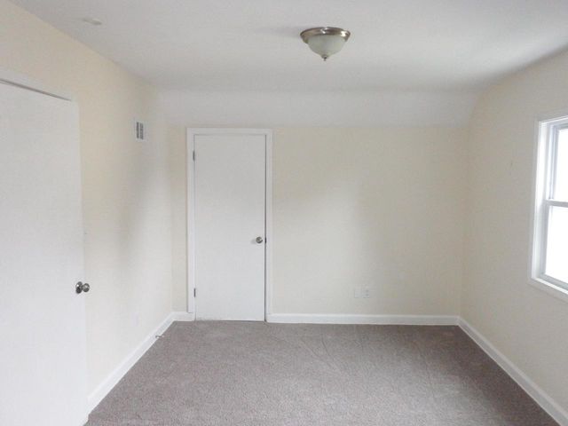 1617 S 88th STREET, West Allis, WI 53214