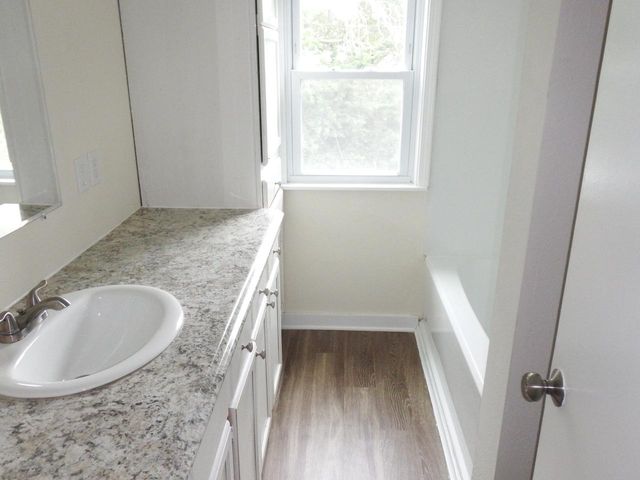 1617 S 88th STREET, West Allis, WI 53214