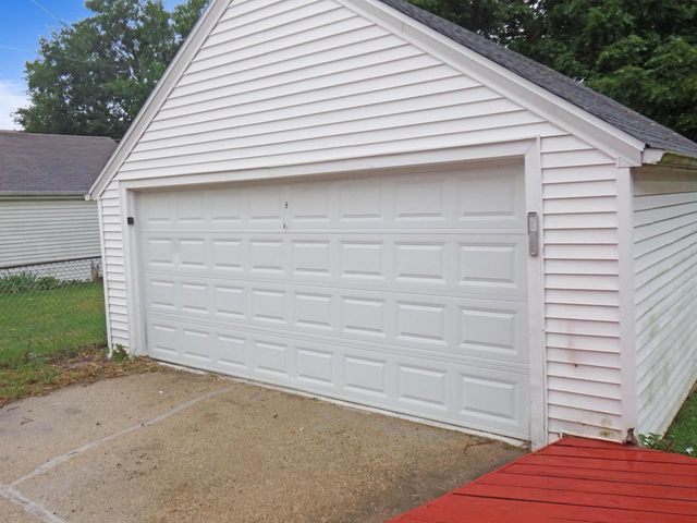 1617 S 88th STREET, West Allis, WI 53214