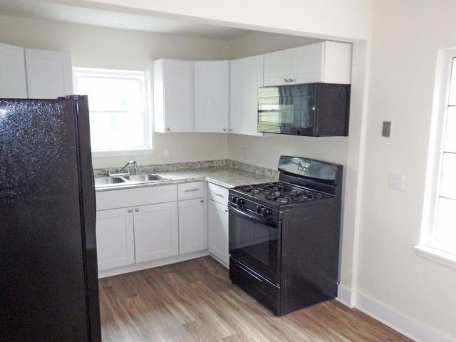 1617 S 88th STREET, West Allis, WI 53214