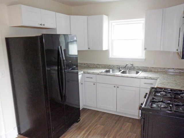 1617 S 88th STREET, West Allis, WI 53214