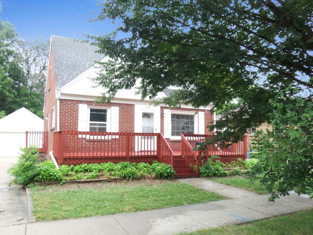 1617 S 88th STREET, West Allis, WI 53214