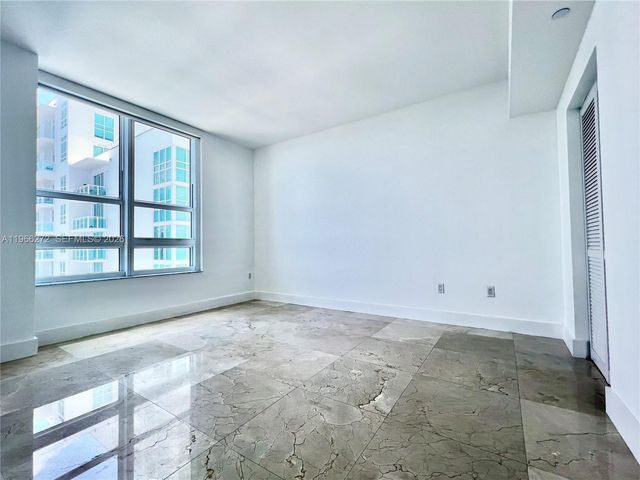 950 Brickell Bay Dr 3903, Miami, FL 33131