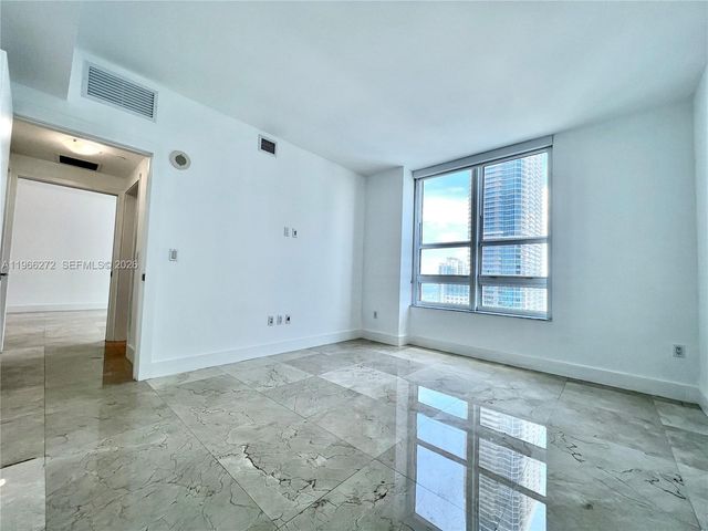 950 Brickell Bay Dr 3903, Miami, FL 33131