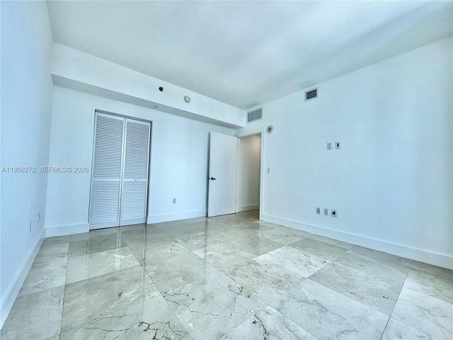 950 Brickell Bay Dr 3903, Miami, FL 33131