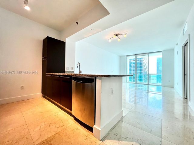 950 Brickell Bay Dr 3903, Miami, FL 33131