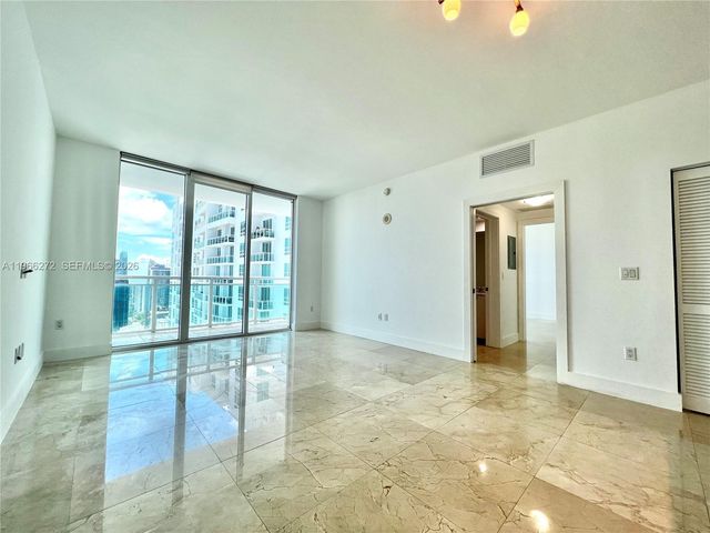 950 Brickell Bay Dr 3903, Miami, FL 33131