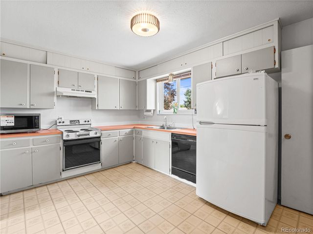 9265 W Kentucky Avenue, Lakewood, CO 80226